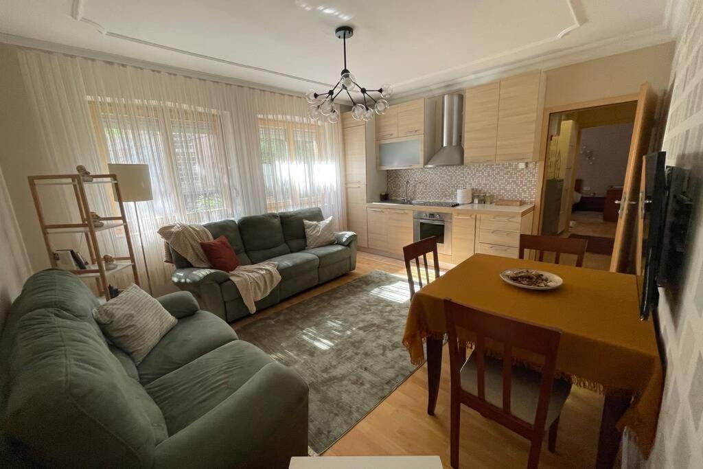 Cozy Apartment In The Old Center Of Prishtina Pristina Exterior foto